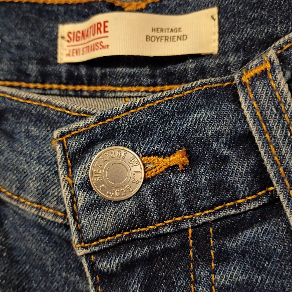 Signature Levi Strauss Jeans Womens 10 W30 Blue Mid Rise Boyfriend Cuffed Crop - Picture 4 of 10